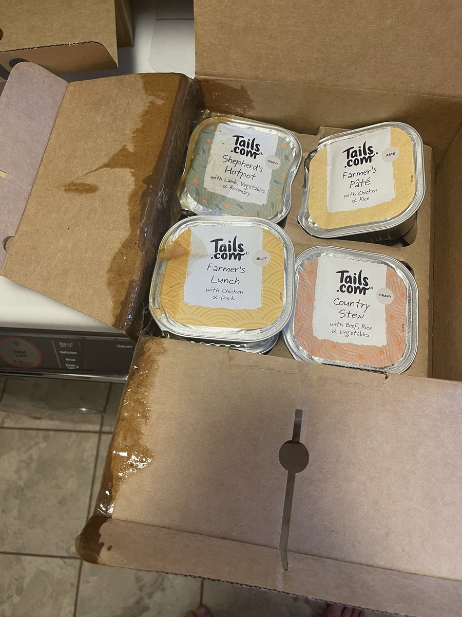 bretthawson's tweet photo. @YodelOnline very poor delivery of our @tailsdogfood this month.

Your delivery guys need to be more careful. 

#TailsDotCom #TypicalYodelService #PoorDelivery #Dogs #DoBetter #OutOfPocket https://t.co/TSieF5Mybn