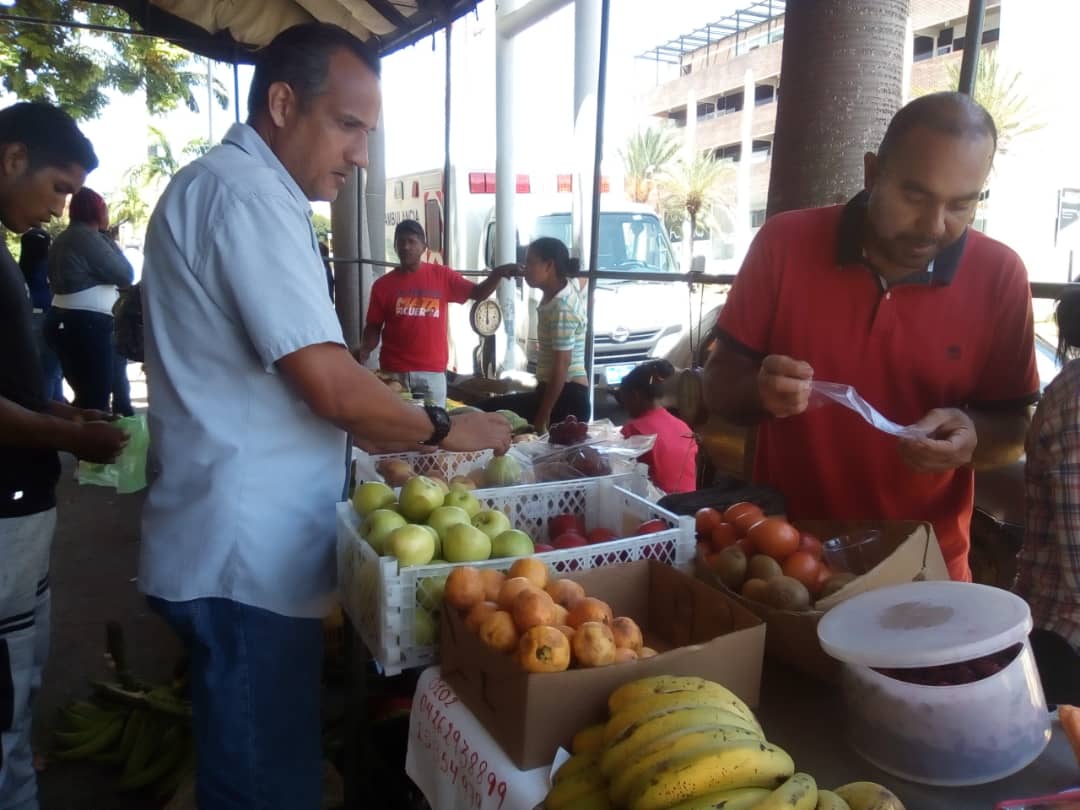 #Entérate || En los espacios del Edificio Sede de Corpoelec Alta Vista están dispuestos productos agrícolas de excelente calidad y precios para la mesa de los trabajadores. #VenezuelaTierraDePaz