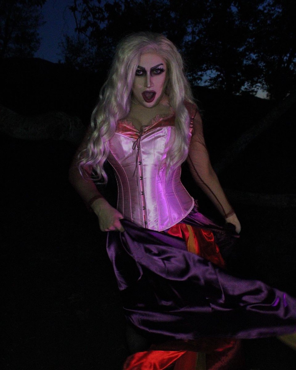 seejaylewis's tweet photo. Costober Day 28, Sarah Sanderson.
#sarahsanderson #sarahsandersoncosplay #hocuspocus #HocusPocus2 #hocuspocuscosplay #costober #costober2022 https://t.co/2cedxS0dVt