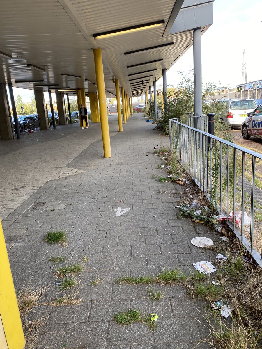 MattWinfield2's tweet photo. Utterly useless ‘transport interchange’, Hatfield. One for @PlanningShit https://t.co/mye8hCE6aM