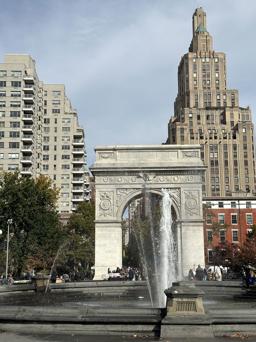zawwarkhan_'s tweet photo. Walking through Washington Square Park ready to answer someone’s question about:
1) How much my outfit costs
2) What I’m listening to
3) How much I pay in rent https://t.co/wzSNOCbDVj