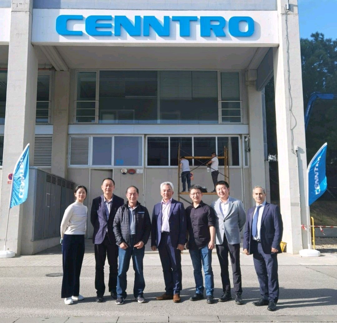 _X_Alex_'s tweet photo. Last Saturday, October 22, Mr. #PeterWang, CEO of Cenntro Automotive Group, visited the facilities in Spain CENNTRO, located in Badalona,

#CENN #CENNTRO $CENN
CENN⚡️CENNTRO⚡️CENN
#ELECTRICVEHICLES
ELECTRIC VEHICLES
EV #EV

CENNTRO ESPAÑA 🇪🇸 https://t.co/4kH6dVtGwP