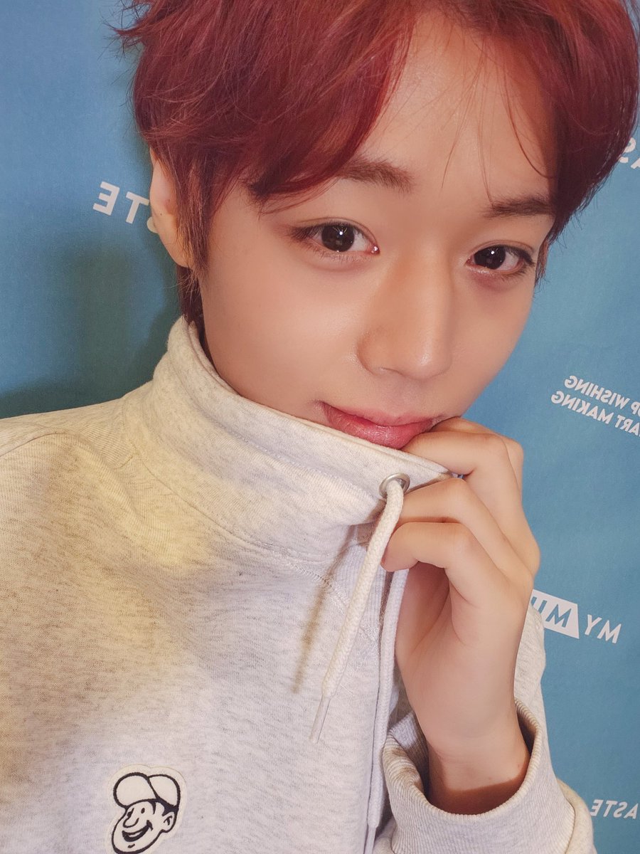 coccoroe2's tweet photo. 1절만 하지 못하고 2절로 어제사진까지 두고 감✌🏻 박지훈 항상 사랑해 💖💛💚 https://t.co/aM1oFVU7tE
