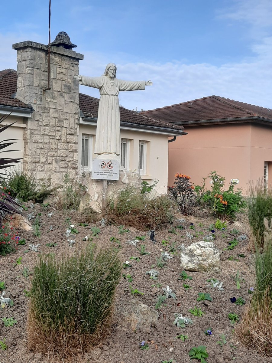 ch_hasenfratz's tweet photo. Vu ce jour sur mes différents trajets pour des contrôles et boitages...
#Epone et @Mantes_la_Ville 
A ce rythme vais bientôt mieux connaître le secteur de mes collègues que le mien...
#AmbassadeurDeTri https://t.co/pLDeAW2pNV