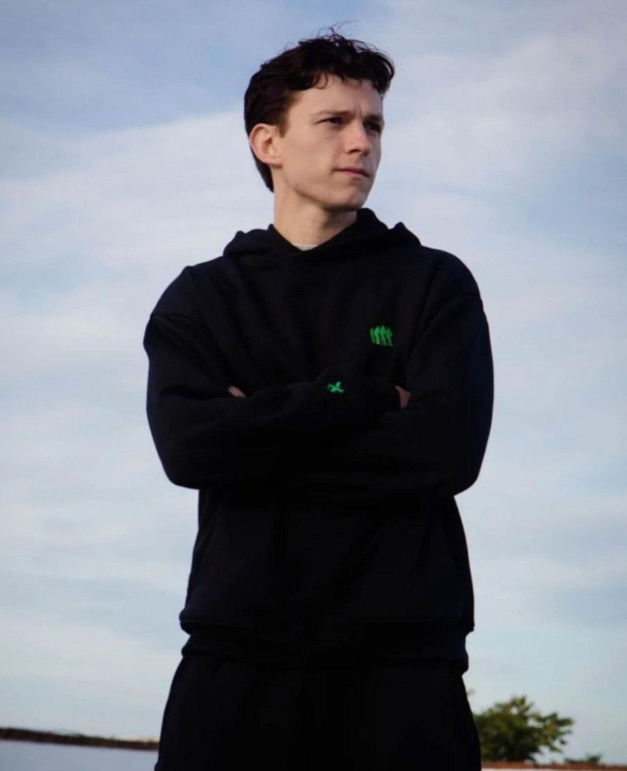 tomhollandsafe's tweet photo. THIS HAIR OH GOD https://t.co/c7Jy8Qqo1q