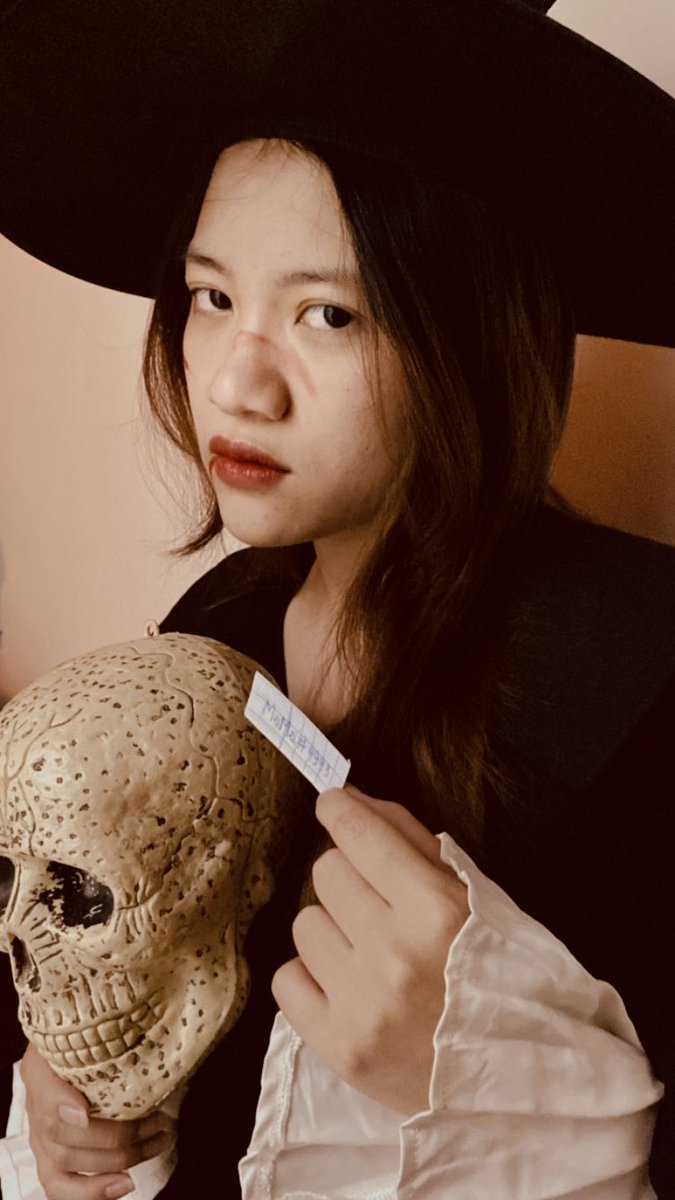 MeiMei_vn's tweet photo. Let me tell you mission of the Hell Messenger on Halloween that find out the children who without candy then bring them to the hell. 
@EarpitzNFT #EarpitzHalloween @AUTUMN_nfts @LemonGF @oz0ny @0xDestiny @alexkongz @skylinee @keung @kovacs_kongz https://t.co/SY7jIJsXfl