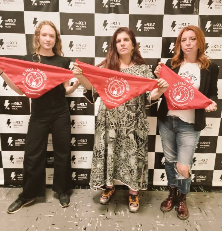 MPMD_arg's tweet photo. Gracias @lucianapeker , @mariasztajn y @soyverolorca por levantar nuestros pañuelos y ayudarnos a visibilizar la Campaña Nacional de Prevención de la #ViolenciaObstétrica https://t.co/73t2iiHnFF