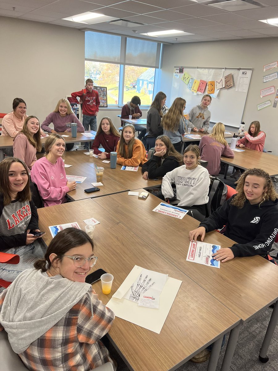 cjharrier's tweet photo. Another celebration @DetLakesHigh Congratulations Team Wave 9th graders with 7 or more A’s!! #lakerpride #championsinlife https://t.co/8GjKeZa22v