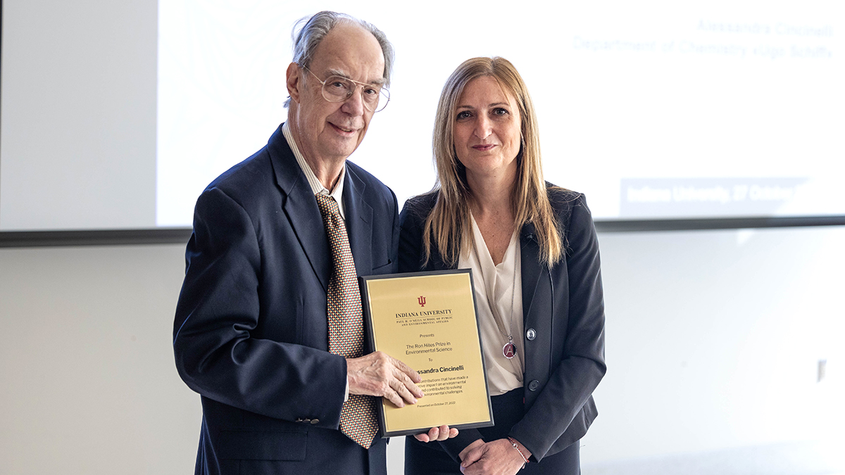 Congratulations to Dr. Alessandra Cincinelli, our inaugural winner of the Ron Hites Prize in Environmental Science. Dr. Cincinelli celebrated by presenting a lecture in the O'Neill Graduate Center Commons. 

blogs.iu.edu/oneillschool/2…
