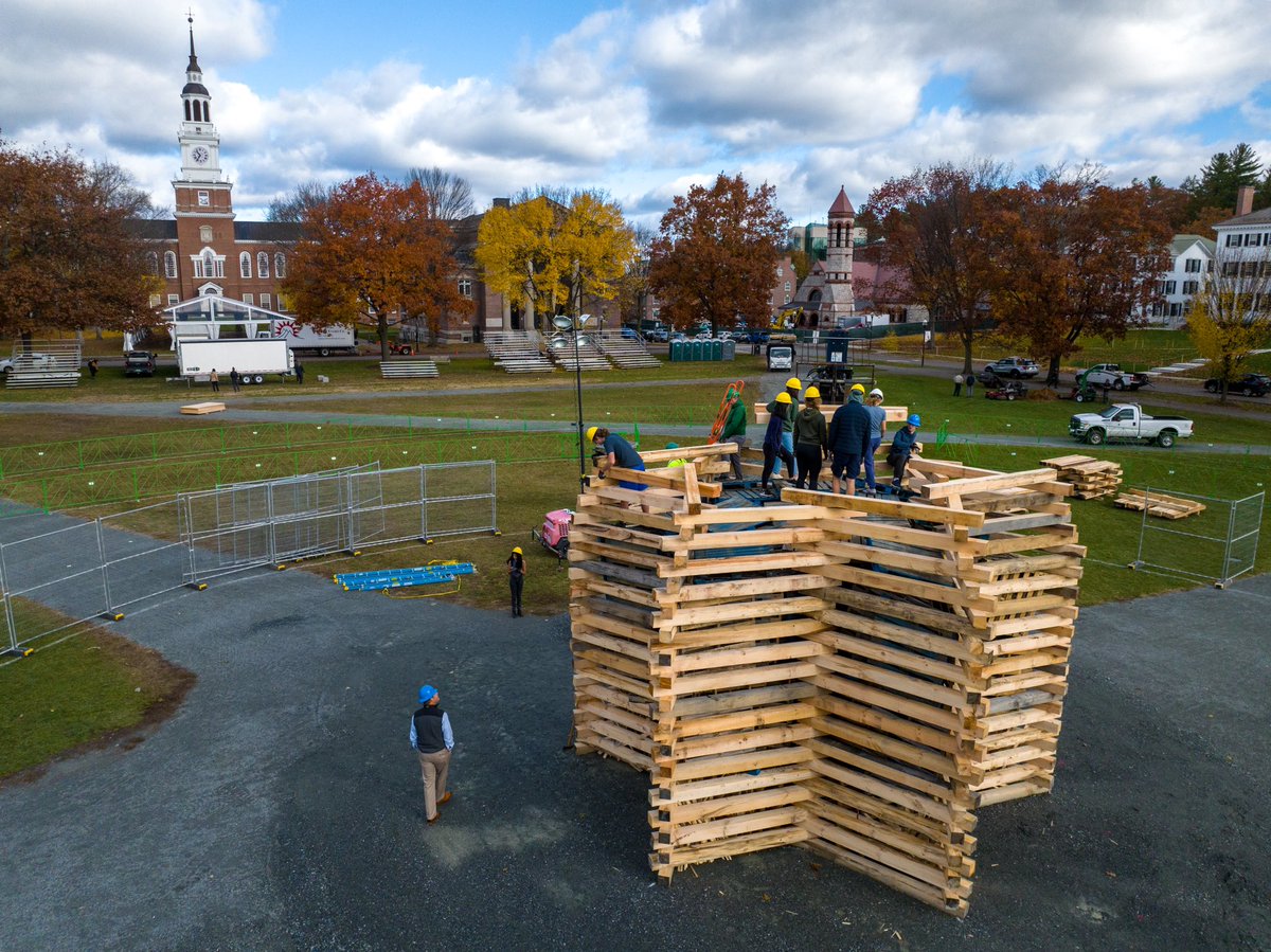 #Dartmouth26s have been hard at work building the bonfire for tonight. 💪💚🔥
