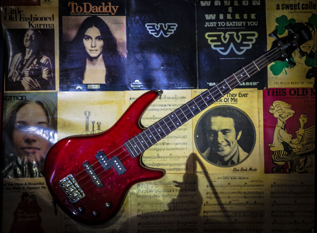 Billco_Ink's tweet photo. #canonphotography #canon5dmarkii #bass #microbass #musician #sheetmusic #wallpaper #amarillo #Texas Ibanez micro bass . Lighting shots . West wall https://t.co/XHUYpcADMt