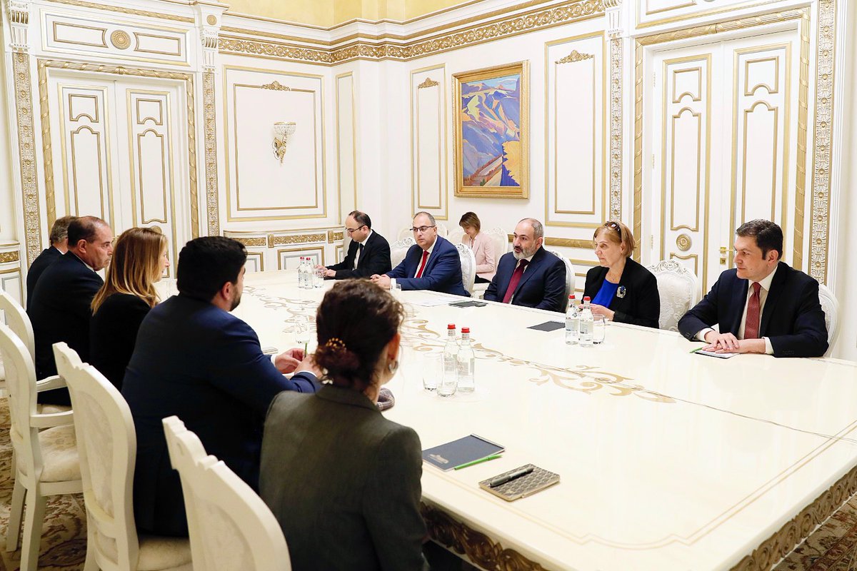 Le Premier ministre @NikolPashinyan a souligné avec satisfaction que la France est un pays ami qui a toujours été aux côtés de l’#Arménie dans les situations difficiles. Nous, parlementaires, sommes mobilisés pour la protection des frontières souveraines et une paix durable.