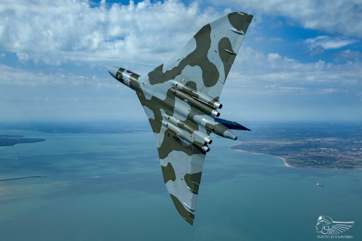 Vulcan XH558 tweet media