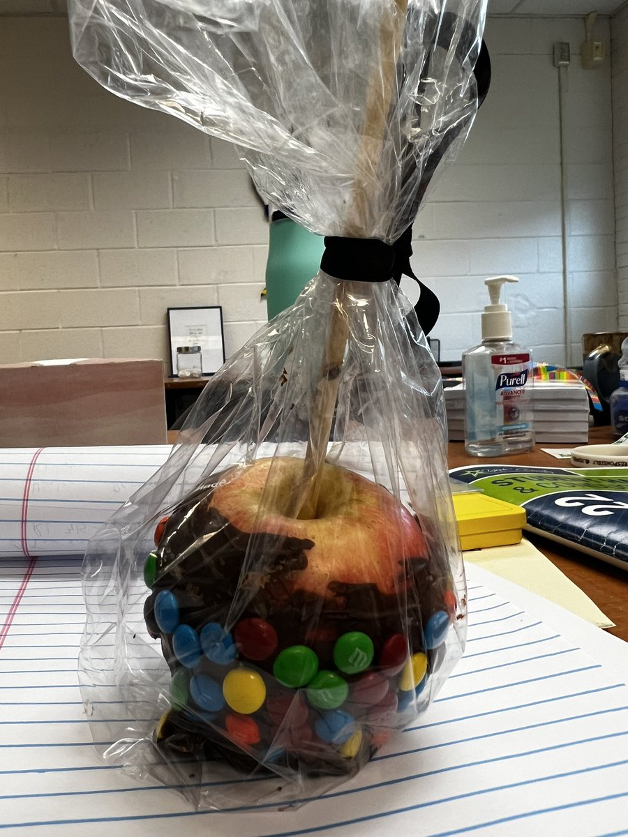Mrs. Radcliff making literacy fun (and delicious)! <a href="/csmithcopeland/">Courtney Smith-Copeland</a> <a href="/ShannonSButler/">Shannon Butler</a> <a href="/YCSD/">York County School Division</a>