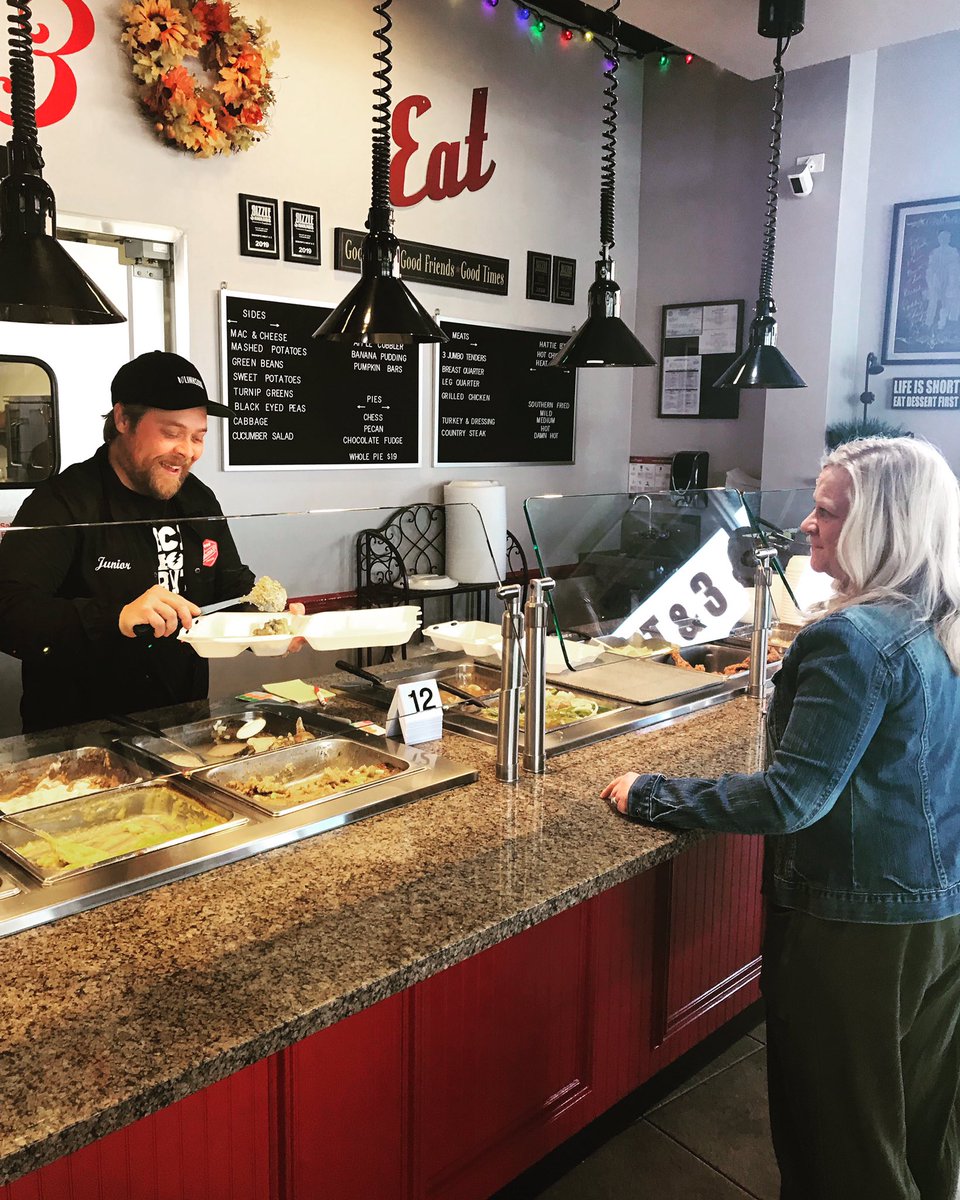 bishopsmeat3's tweet photo. Look who was back on the line this week?! Thanks for the help Nick Jr @HattieBs! 🙌❤️
#BishopsMeat3 #HattieBs #RestaurantFamily https://t.co/hJf8fgjtAC