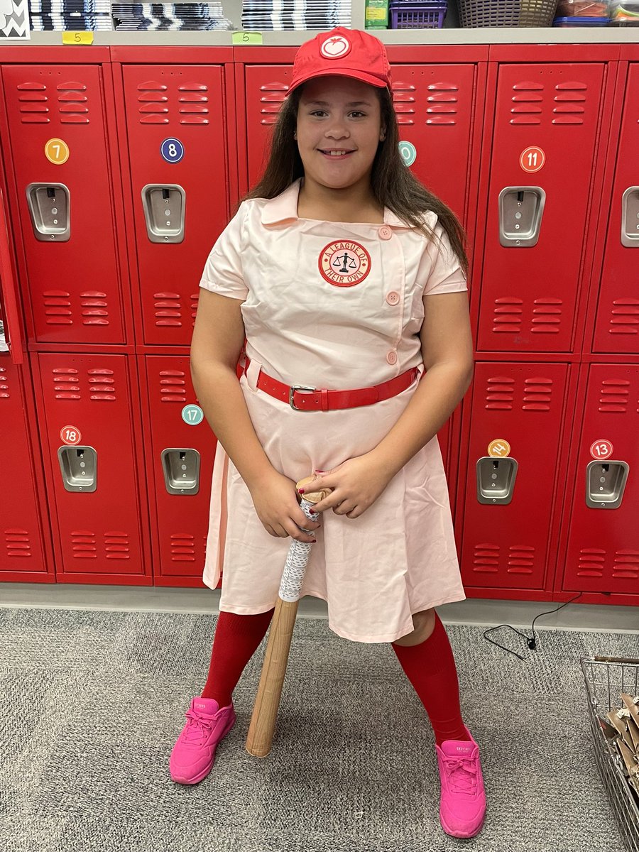 AmberSeale3's tweet photo. I need these costumes in my life!  They are as sweet as the girls wearing them! @LorenaISD https://t.co/cBWBTYBgPP