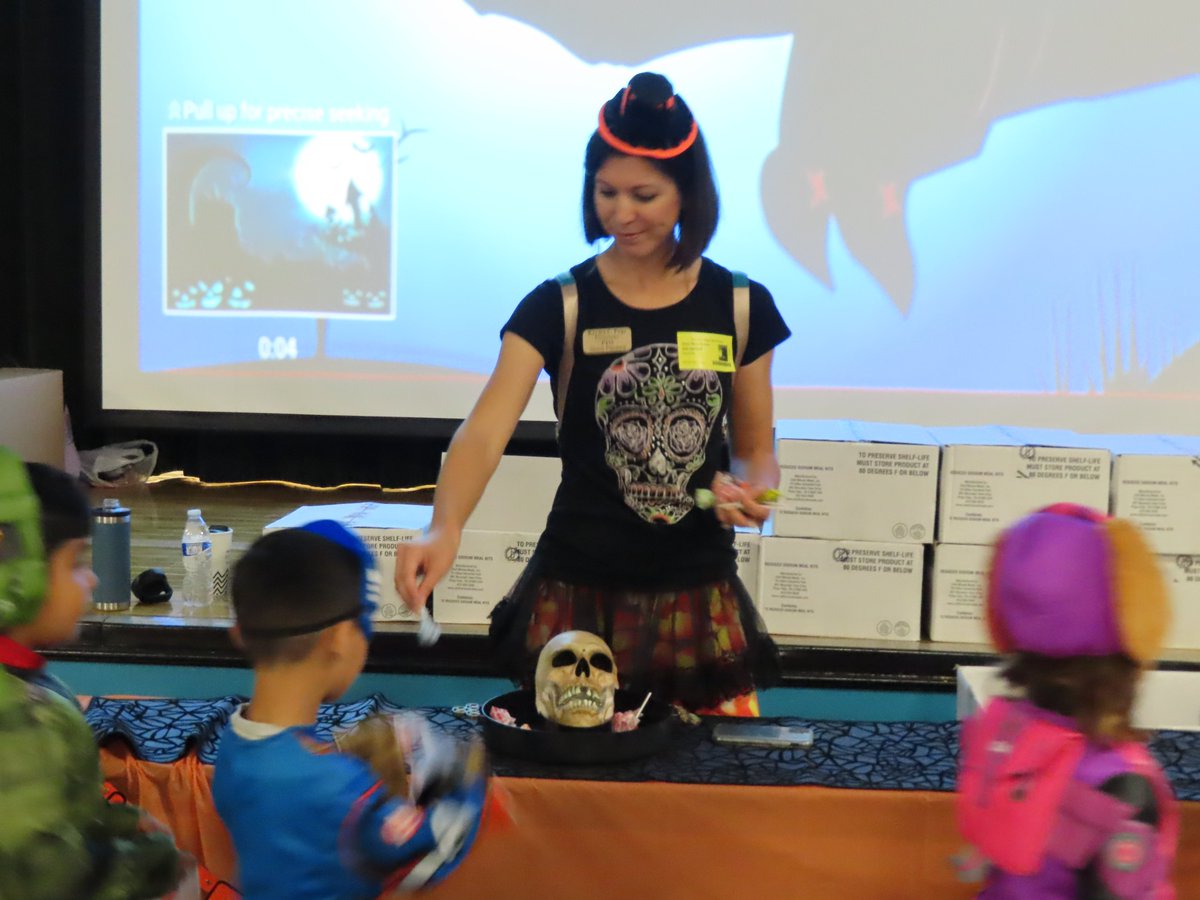 PageElem's tweet photo. Having a Great Day at Rayma C Page Storybook Parade! @leeschools #raymatweets https://t.co/hrBZ4czxT6