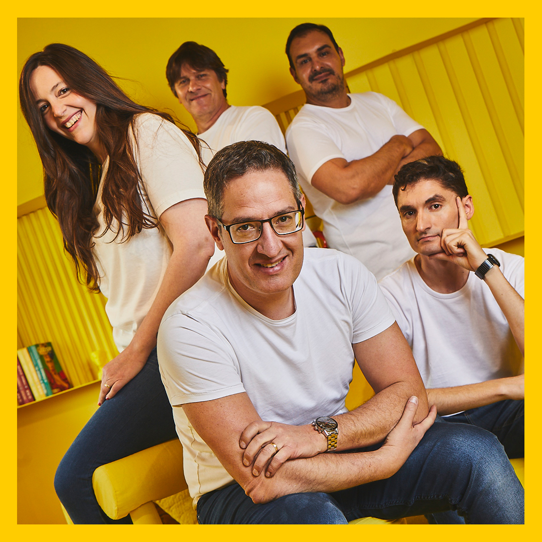 En instantes empieza #QueTomas con la conduccion de @mendeztomascb  acompañado de <a href="/aledirassar/">Alejándra Dirassar</a> <a href="/hugohlamadrid/">Hugo Lamadrid</a> <a href="/PatricioBlanc/">patricio blanc</a> y <a href="/RobertAlvares/">Roberto</a>
Por gente.fm o en nuestra app para android y ios GENTE LIVE

 📻 GENTE RADIOVISION FM107.5