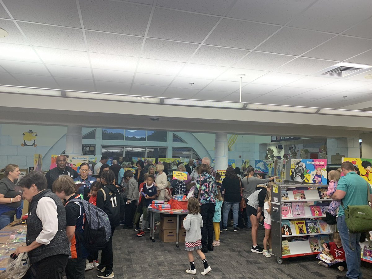 Grandparents Day was a huge success this week! We welcomed 150+ grandparents for breakfast, crafts, and of course, shopping at the book fair! #HESLearningAndGrowing