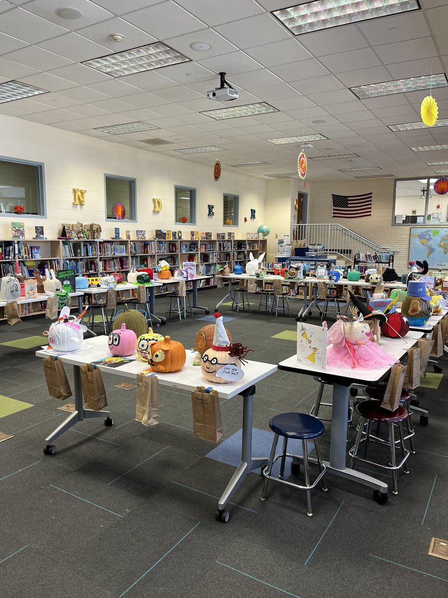 SHlightbulblab's tweet photo. If only they could be displayed all year! #characterpumpkin Love them all. Thank you Sheridan Families! @SHlightbulblab @LakeForestSD67 #sheridanshines https://t.co/eIOZO12g2e
