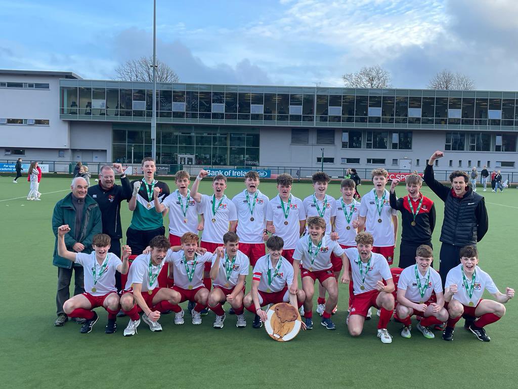 UlsterHockey's tweet photo. Tasmanian Shield winners….

Banbridge Academy 🙌🏻🏑💪🏼

Well done to Ban as they are crowned All Ireland Schools Champions 2002, after a shootout victory over HS Dublin 🏆🥇

A fantastic achievement! 

@BanAcademySport @BAboyshockey https://t.co/lBrn3Hsrrl