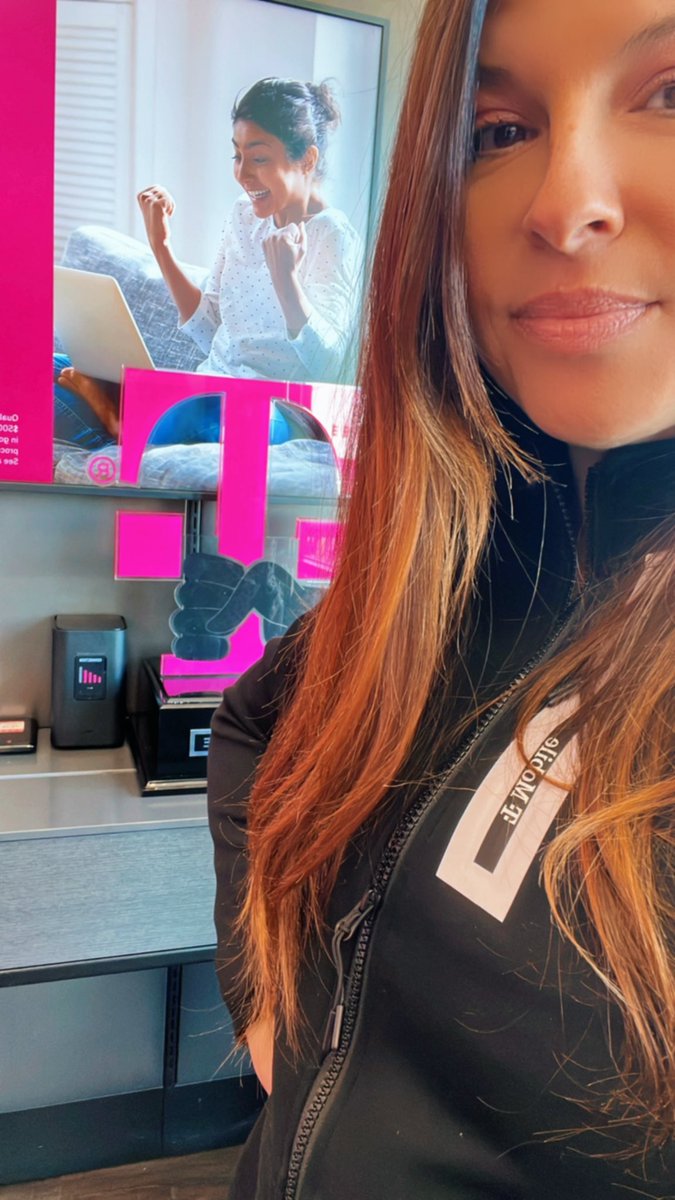 Think anyone would notice if I just took it with me? 👀 <a href="/EMobile23/">Em Stefan</a> <a href="/asadirfan/">Asad Irfan</a> <a href="/HollandPhoneGuy/">Adam Wheeler</a>