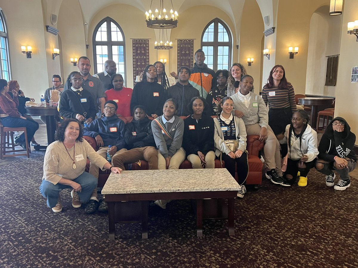 @WillAllenFndn students from @PghPerryHS & @TNA_Bulldogs came together for @MultiplyingGood #StudentsInAction conference @PointParkU today. Great partnerships enable WAF to offer students more programs in their #QuestforRealLifeSuccess #PathwaystoSuccess @_W__J__A_