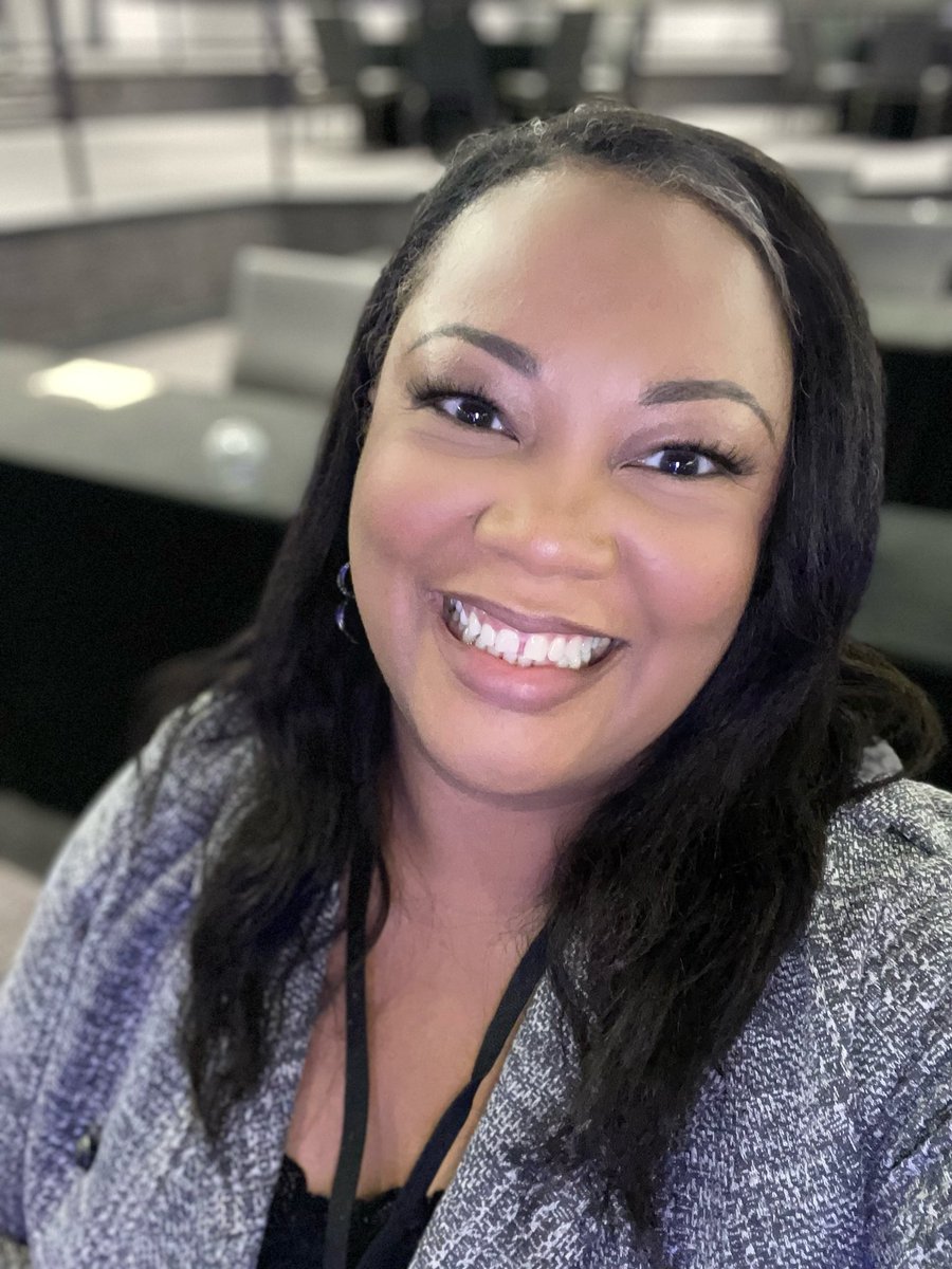 Makeup artist Maria just got me ready to “Take the Stage”.

#TakeTheStage #TaketheStage2022 #ThanksJaysiah #TheJaysiahGroup #Realtor #RealtorLife #SandraSellsHomes #SoldBySandra