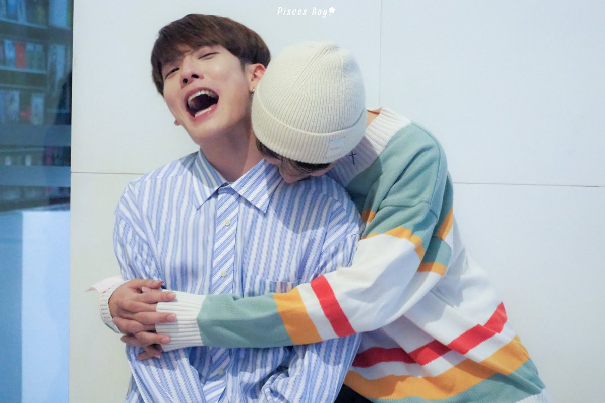 PiscesBoy0401's tweet image. รักน้องมากแหละ ดูออก!!!! ☺️☺️ 
@KiimMon @CTR2DAB 
#KimCopxFANDOMLIVE 
#ขุณขิมมอญ #CTRPANUWAT
#KimCop #ม่อนเตอร์