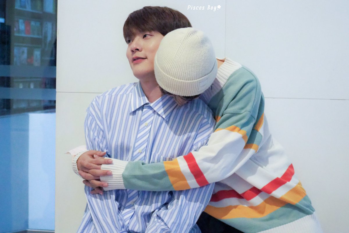 PiscesBoy0401's tweet image. รักน้องมากแหละ ดูออก!!!! ☺️☺️ 
@KiimMon @CTR2DAB 
#KimCopxFANDOMLIVE 
#ขุณขิมมอญ #CTRPANUWAT
#KimCop #ม่อนเตอร์