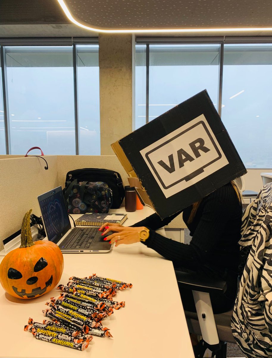 marcelocataldo's tweet photo. Lo que me encuentro hoy caminando por los pasillos de nuestra sede... Es un día atípico en @Tigo_Colombia...  Y eso que faltan los invitados más especiales. Más tarde les muestro. #TigoHalloween. https://t.co/hNlpJAY7Wx