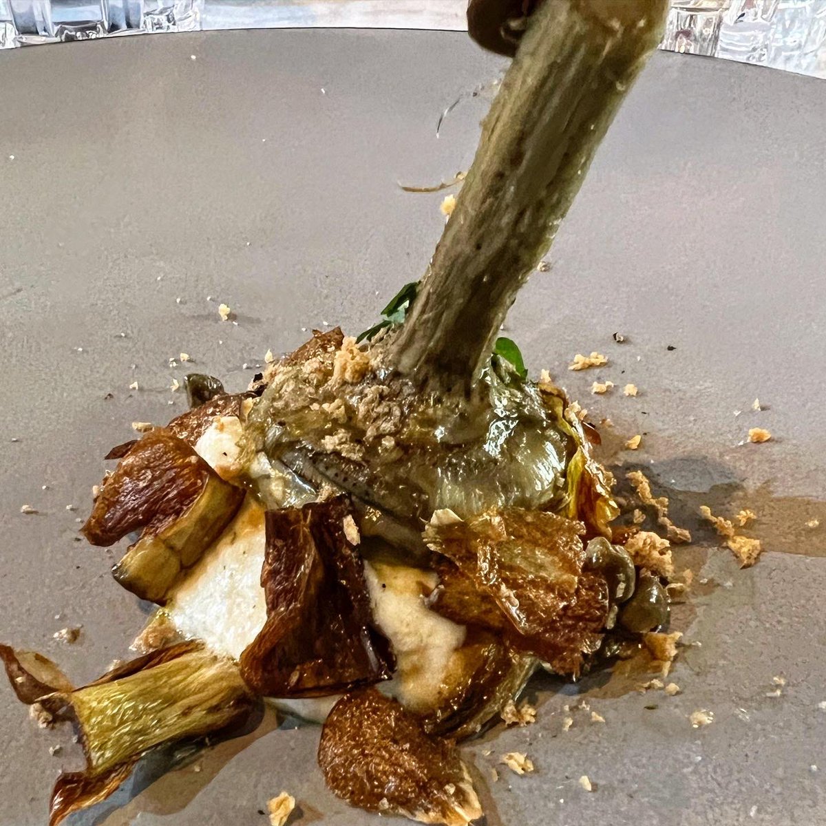 lsuarezdelezo's tweet photo. #Nello está cocinando de cine en #LaPiperna
Alcachofas en 2 texturas con mantecados de bacalao y botarga de atún rojo
Sardina rellena alla beccafico
Espagueti cocinado en agua de tomate y gamba roja cruda con jugo de su cabeza. Pasta mundial
#QuébiensecomeenMadrid https://t.co/r0gAJl2WqC