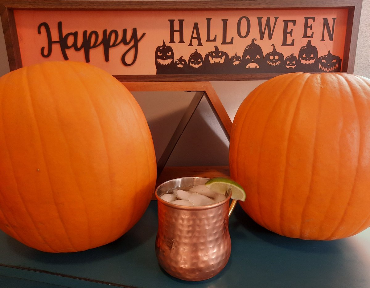 Back40distill's tweet photo. On Saturday, find us in Mulhurst or come down to Camrose 10-6 for a tour and a cocktail!! 🎃

#mulhurstbayfarmersmarket #halloweenweekend #trickortreat #craftcocktails #craftdistillery #camrosealberta https://t.co/986EsY96ZQ