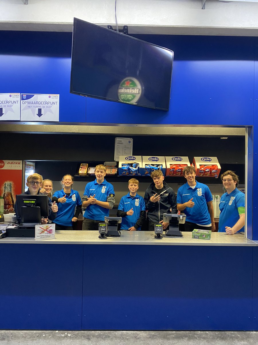 Wat een mooie avond! Vanavond PEC Zwolle - MVV Maastricht! Onze toppers staan weer klaar om een avond te werken bij de wedstrijd! 
💪🏼⚽️🔵⚪️ lumenzwolle.nl/werken-bij-lum…