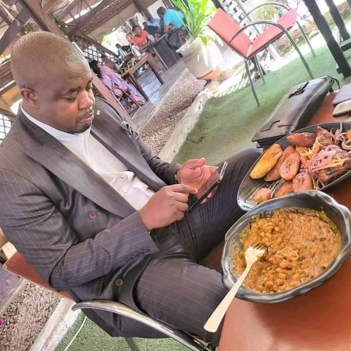 Wu ti gb3 wei ho s3 economy nu ny3😂.. Charlie lol