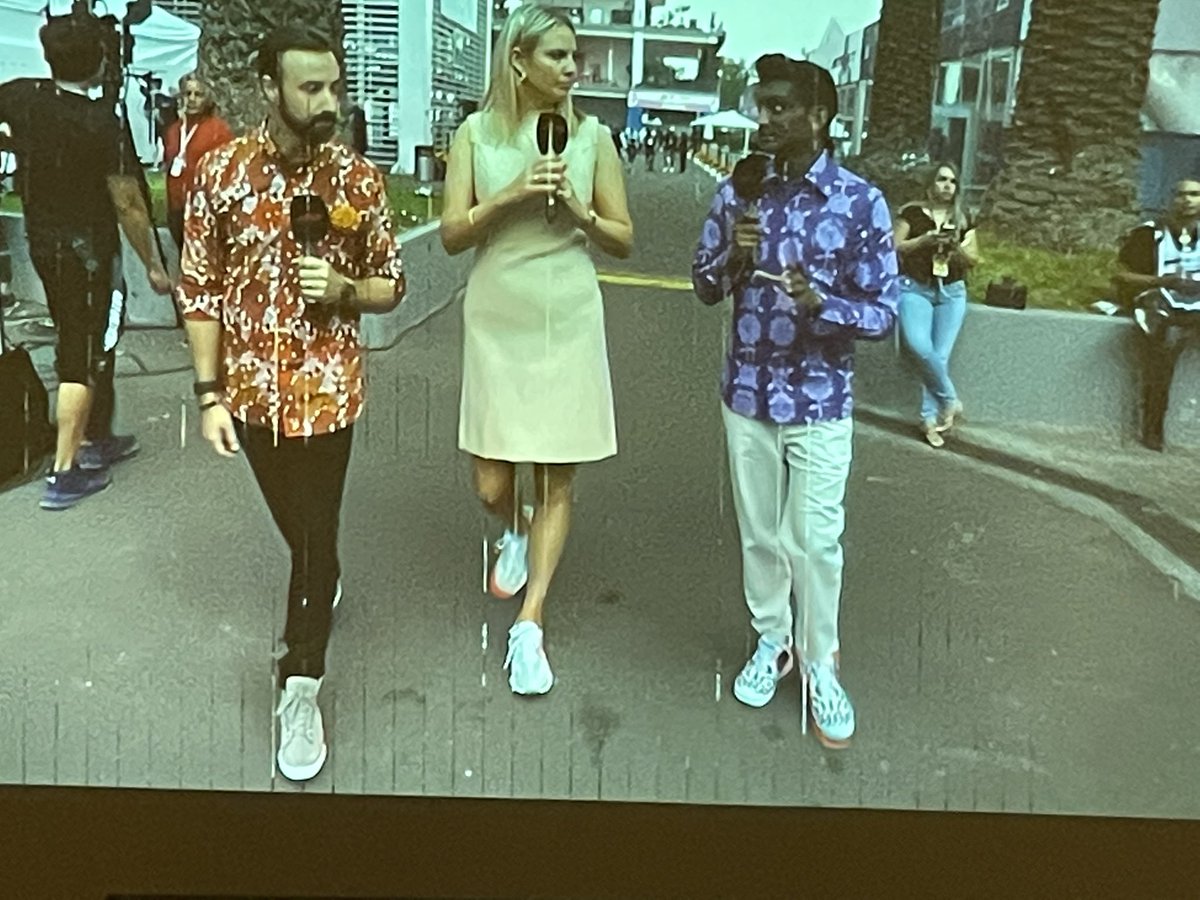 Pascale63's tweet photo. @rosannatennant admiring your outfit today. 👌looks great https://t.co/YrWI2Ji2jy