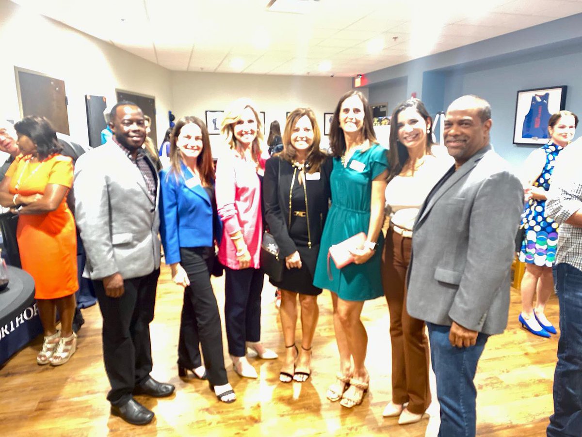 LakeNonaRCC's tweet photo. Ribbon-Cutting Ceremony at Hughston Clinic Orthopaedics!!
#LNRCCribboncutting
#LNRCCprofessionalnetworking
#LNRCC
#LakeNona
#Orlando https://t.co/2PJOFvThuX