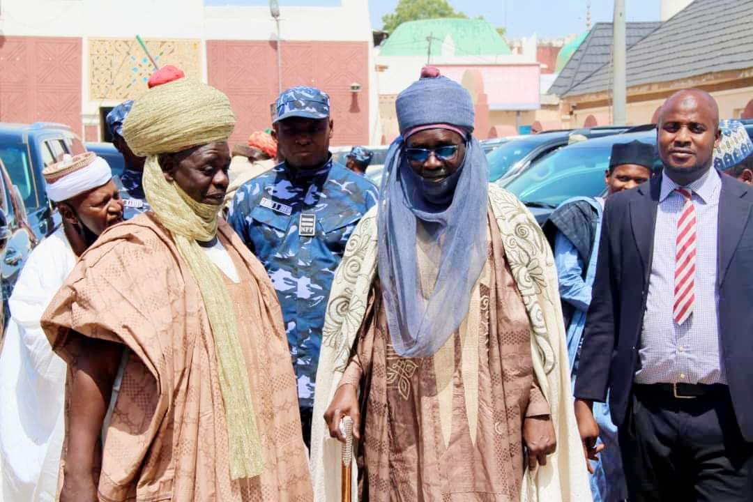 ShekarauNMT's tweet photo. Mai Girma Sanata #IbrahimShekarau kuma Sardaunan Kano ya halarci nadin sarautar #WalinKano da #SarkinBai a fadar Maimartaba Sarkin Kano Alh. #AminuAdoBayero.
Oct 28, 2022 @HrhBayero https://t.co/P8NNum6JfH
