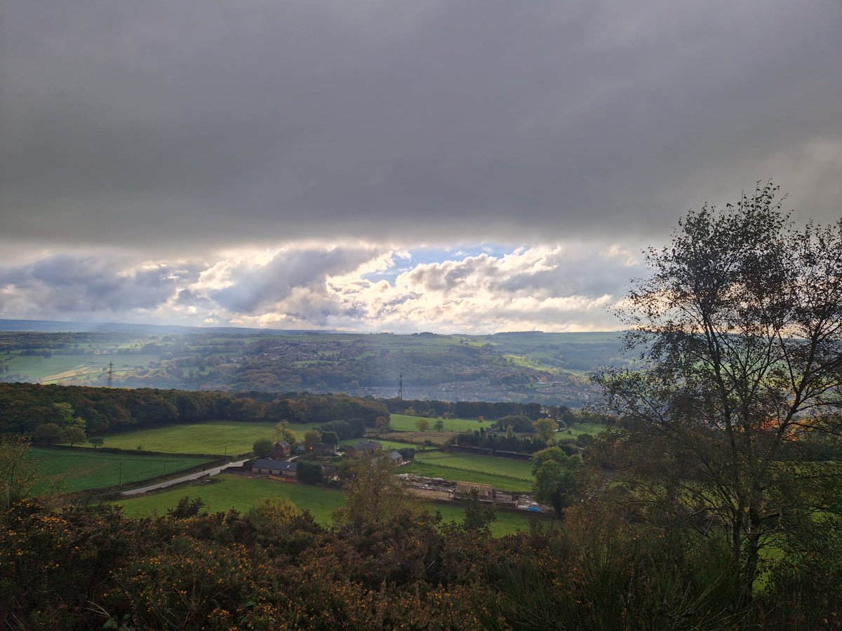 ZipZonMatt's tweet photo. @Sheff_HousingCo @CazCutts1 @doristhehat @steelcitysnaps @abdalla8338 @JohnDalby7 @JohnH14458271 @gembo236 @WardsendCem @SheffLocal @SheffieldMind @ShefFlourish @nicolahorner1 Very moody picture. With darkness always comes light. Taken near Oughtibridge https://t.co/QgNqKIJxQ9