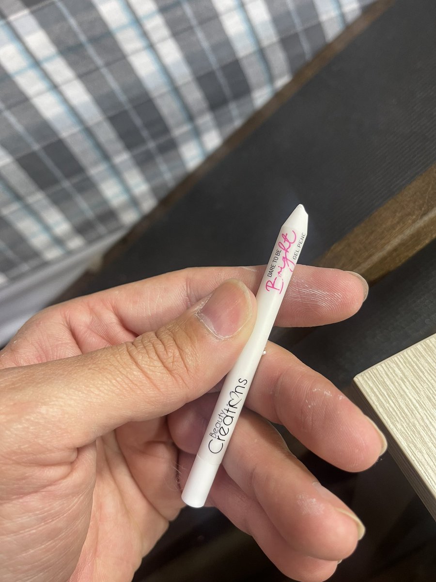 Went to sharpen my pencil and it’s hollow inside. Anyone else have this issue? 😭