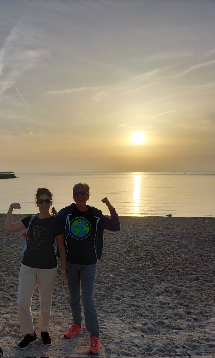 After a 7km walk, a magnificent sunset awaited us ☀️ <a href="/sculdeurienne/">veronica</a>
Happy #flexfriday from Marseille France 
<a href="/MyPeakChallenge/">My Peak Challenge</a> <a href="/SamHeughan/">Sam Heughan</a>  <a href="/FrenchPeakers/">French Peakers</a> <a href="/GreenCoastPeak/">Green Coast Peakers</a> <a href="/MediterraPeaker/">Mediterranean Peakers</a>