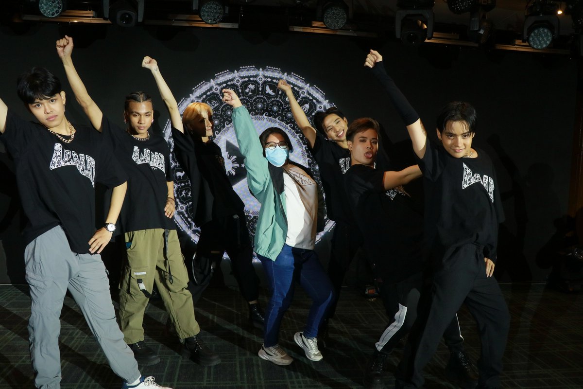 Official_ALAMAT's tweet photo. First Batch of PASULONG Meet and Greet Photos are now uploaded on our Facebook Page.

Check out our FB Page here: https://t.co/A0VMMkBEFf https://t.co/e04SlkZYtD