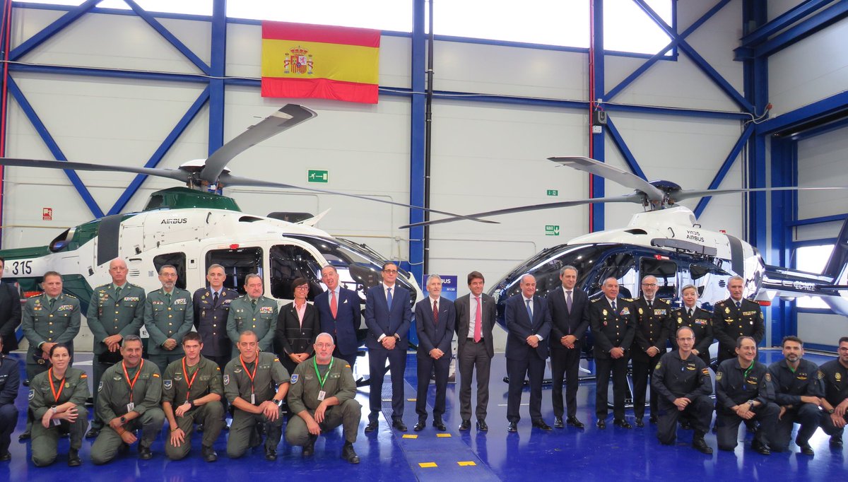 BrunoEven's tweet image. Proud to be here in 🇪🇸 today for the handover of the first 2 #H135 🚁 to @interiorgob just 10 months after the contract was signed. They will be joining a fleet of 31 helicopters destined to fly all kinds of essential missions in the country. Gracias por su confianza!