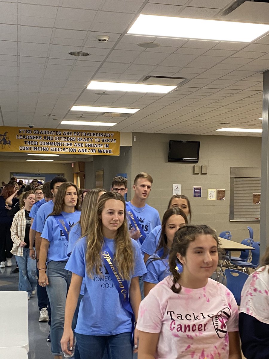 RT EasternYorkHigh The HOCO Court