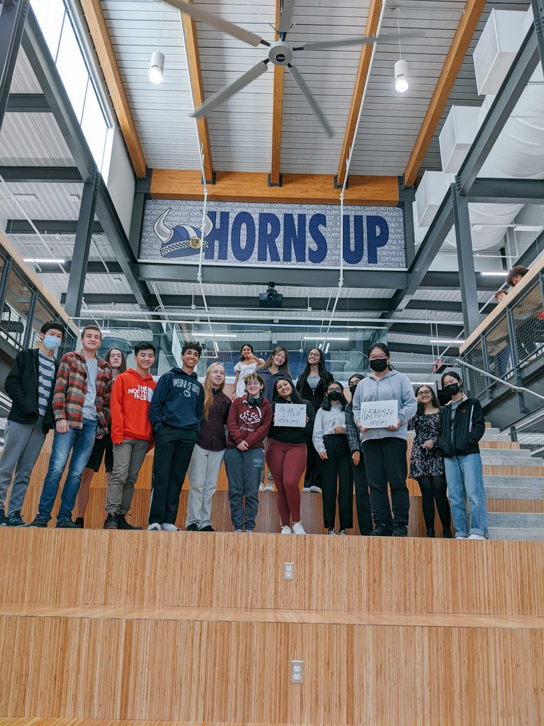 MrsBearoff's tweet photo. @DrToleno Incase anyone is wondering #APChem says there are 9.99e31 molecules of water in the new pool! And the work to prove it. #bythekids @UpperMerionSD https://t.co/KQXFYEN7B7