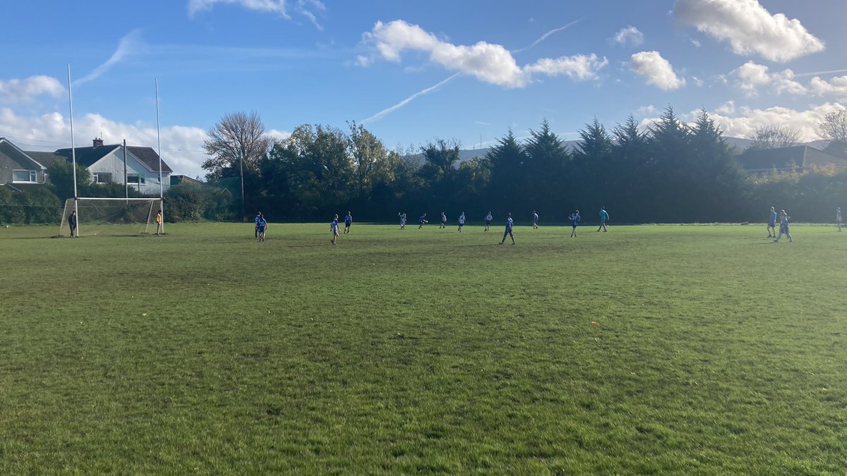EannaTech's tweet photo. 1st year Blitz on a Friday afternoon. Nothing beats the open air and sports. #mucky #PE #midtermfun https://t.co/8Zlka3sTl9