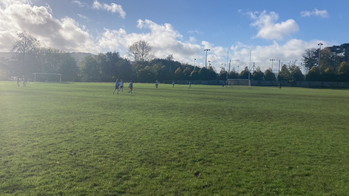 EannaTech's tweet photo. 1st year Blitz on a Friday afternoon. Nothing beats the open air and sports. #mucky #PE #midtermfun https://t.co/8Zlka3sTl9
