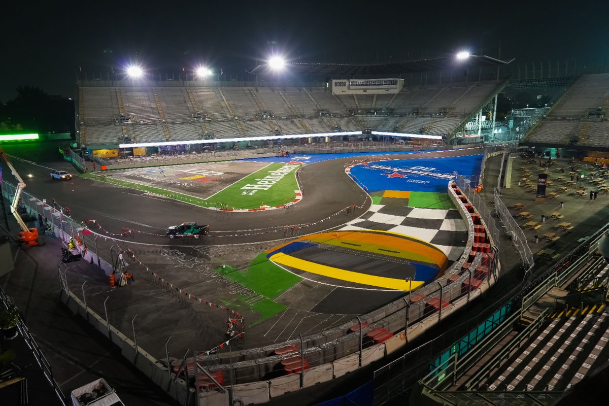 mexicogp's tweet photo. ¡Nos vemos en un par de horas para el primer día de actividades del #MexicoGP! 🇲🇽🏎🎉
#F1 #F1esta https://t.co/TI035Rn0I1