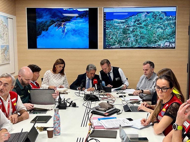 GuillermOngayo's tweet photo. 🔥 He informado junto al presidente @RevillaMiguelA de la situación actual de los #IIFF en #Cantabria. 
➡️ Activado Nivel II del #INFOCAN
➡️ 5 activos
➡️ 2 estabilizado
➡️ 6 controlados https://t.co/dqK5lsu8z9