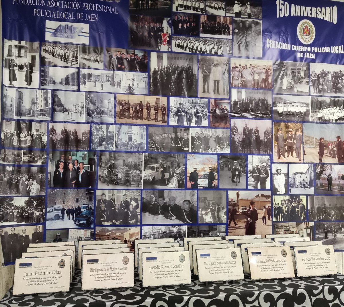 apljaen's tweet photo. Celebración homenaje a policías locales jubilados 2022. https://t.co/nTt1EwhDwT